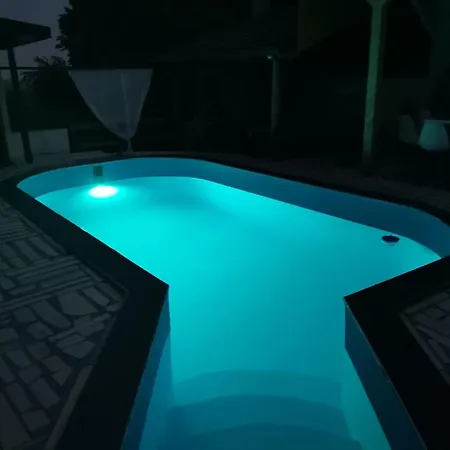 Garden- Pool * Petrovice Donje