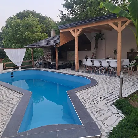 Garden- Pool * Petrovice Donje