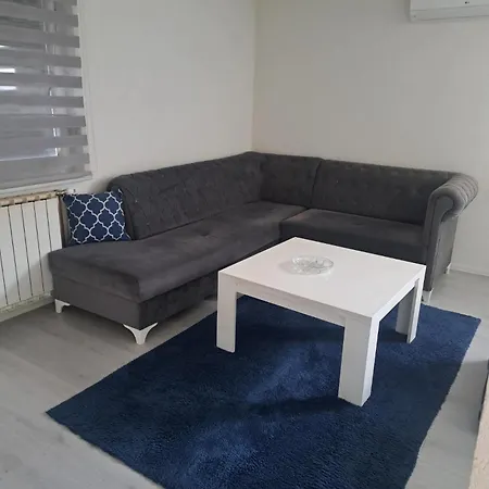 Garden- Pool Apartamento Petrovice Donje